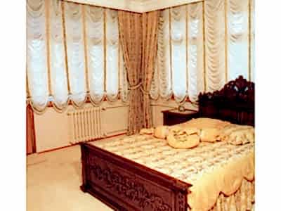 Классические шторы фото в интерьере пример 805