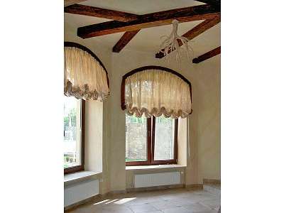 Австрийские шторы в коттедже фото в интерьере пример 257