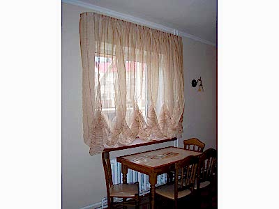 Австрийские шторы на кухне фото в интерьере пример 268