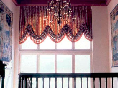 Австрийские шторы в коттедже фото в интерьере пример 163