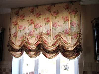 Австрийские шторы на кухне фото в интерьере пример 179