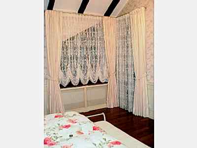 Австрийские шторы в спальне фото в интерьере пример 205