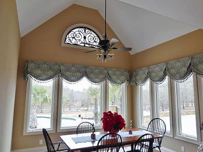 Австрийские шторы в коттедже фото в интерьере пример 255