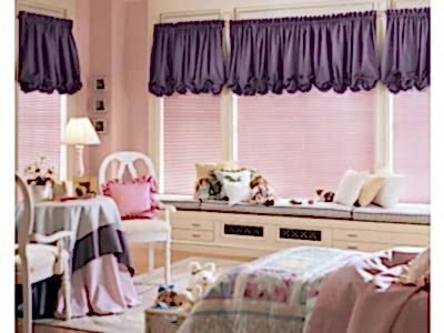 Рулонные шторы в спальне фото в интерьере пример 380