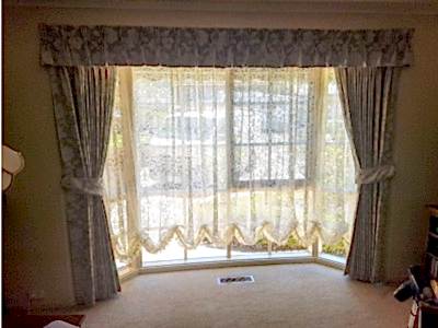 Австрийские шторы в гостиной фото в интерьере пример 368