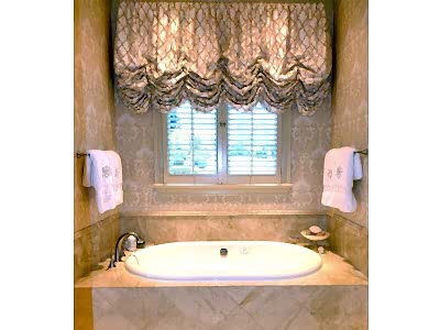 Австрийские шторы в ванной комнате фото в интерьере пример 351