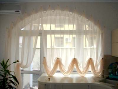 Австрийские шторы на кухне фото в интерьере пример 333