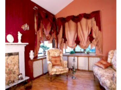 Классические шторы в гостиной фото в интерьере пример 316