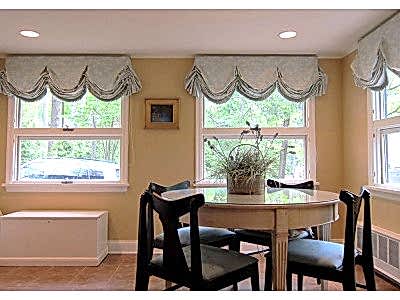 Австрийские шторы в коттедже фото в интерьере пример 308