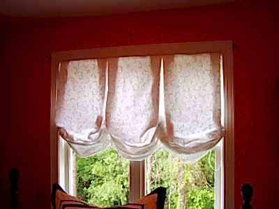 Австрийские шторы в спальне фото в интерьере пример 299