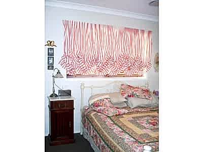 Австрийские шторы в спальне фото в интерьере пример 296