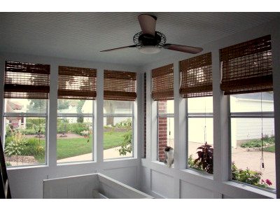 Римские шторы на балкон и лоджию фото в интерьере пример 1712