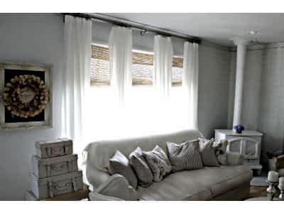 Бамбуковые шторы в гостиной фото в интерьере пример 1679