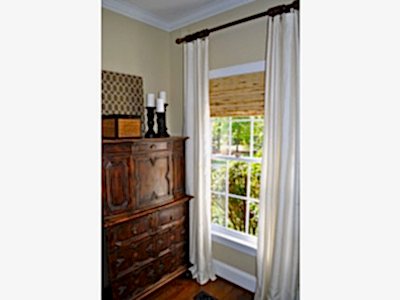 Бамбуковые шторы в коттедже фото в интерьере пример 1751