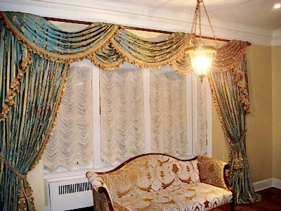 Французские шторы в гостиной фото в интерьере пример 804