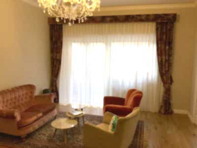 Классические шторы в гостиной фото в интерьере пример 719