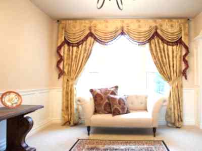 Классические шторы в гостиной фото в интерьере пример 708