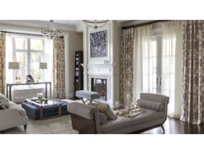 Классические шторы в гостиной фото в интерьере пример 697