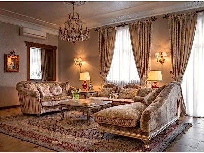 Классические шторы в гостиной фото в интерьере пример 696