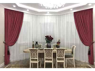 Классические шторы в гостиной фото в интерьере пример 681