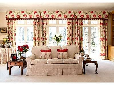 Классические шторы в гостиной фото в интерьере пример 669