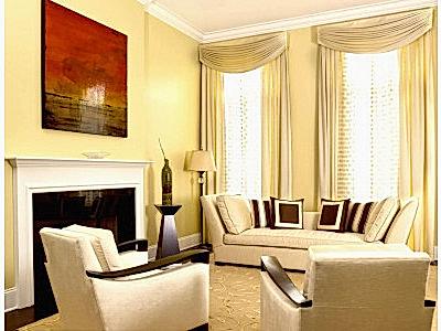 Классические шторы в гостиной фото в интерьере пример 648