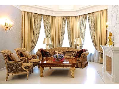 Классические шторы в гостиной фото в интерьере пример 637