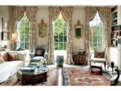 Классические шторы в гостиной фото в интерьере пример 626