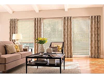 Классические шторы в гостиной фото в интерьере пример 623