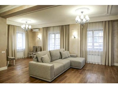 Классические шторы в гостиной фото в интерьере пример 521