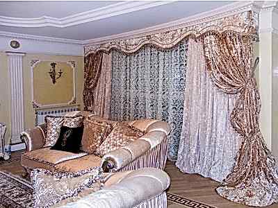 Классические шторы в гостиной фото в интерьере пример 519