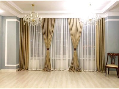 Классические шторы в гостиной фото в интерьере пример 518