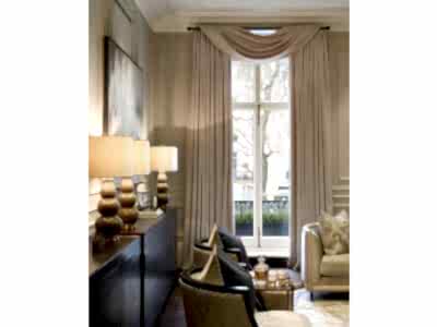 Классические шторы в гостиной фото в интерьере пример 593