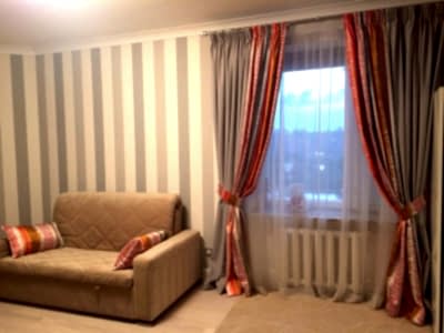 Классические шторы в гостиной фото в интерьере пример 582