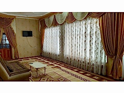 Классические шторы в гостиной фото в интерьере пример 575