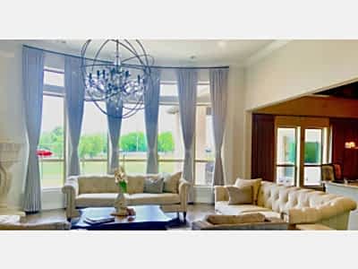 Классические шторы в гостиной фото в интерьере пример 562