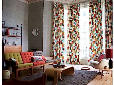 Классические шторы в гостиной фото в интерьере пример 548