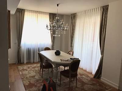 Классические шторы в гостиной фото в интерьере пример 720