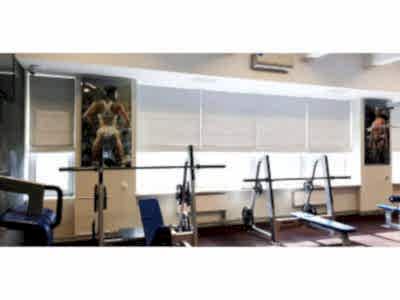 Римские шторы блэкаут фото в интерьере пример 2205