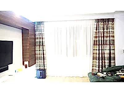 Классические шторы в гостиной фото в интерьере пример 2187