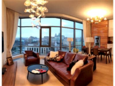 Классические шторы в гостиной фото в интерьере пример 2359