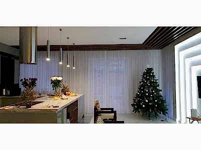 Тюлевые шторы в коттедже фото в интерьере пример 2365