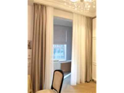 Римские шторы на балкон и лоджию фото в интерьере пример 2452