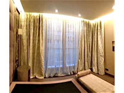 Классические шторы в гостиной фото в интерьере пример 2511