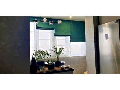 Римские шторы на балкон и лоджию фото в интерьере пример 2562