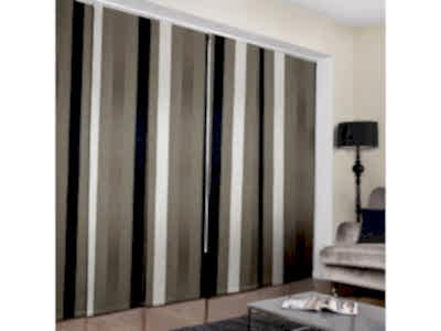 Японские шторы в гостиной фото в интерьере пример 1201