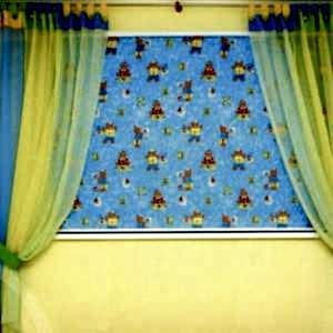 Рулонные шторы в детской фото в интерьере пример 1492