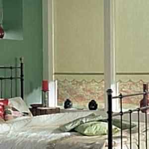 Рулонные шторы в спальне фото в интерьере пример 1501