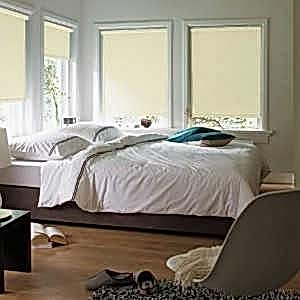 Рулонные шторы в спальне фото в интерьере пример 1579