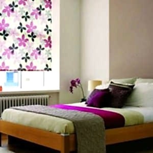 Рулонные шторы в спальне фото в интерьере пример 1631